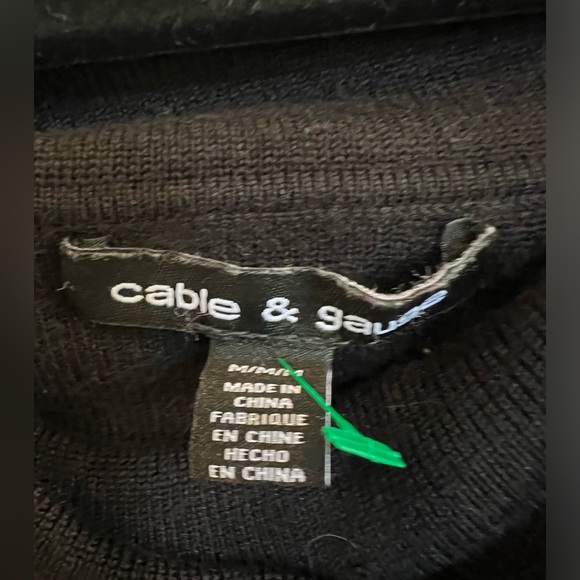 Cable & Gauge black scalloped sweater size medium - Picture 3 of 3